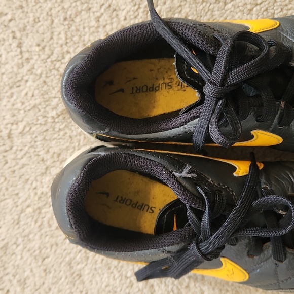 Toddler Nikes - Picture 4 of 4